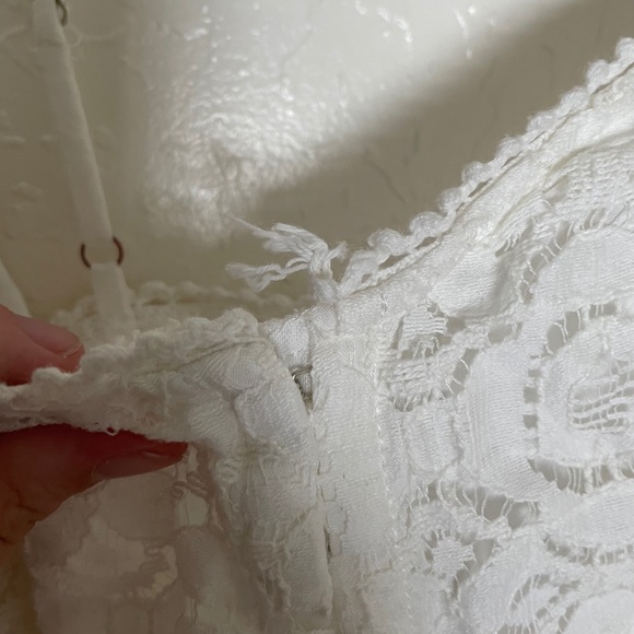 Lace Kendall and Kylie dress - Picture 8 of 12